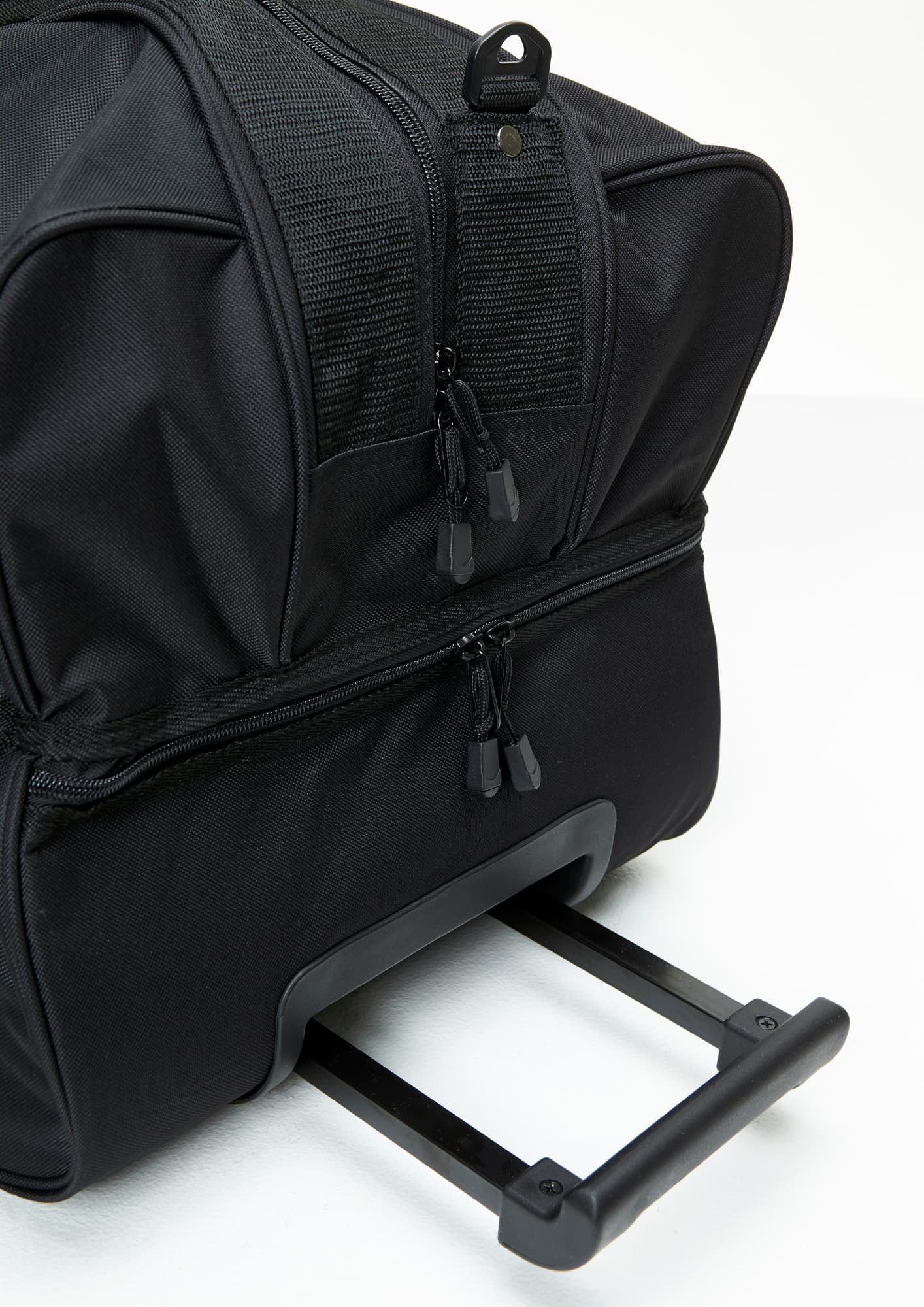 Black Line Travelbag Wheels