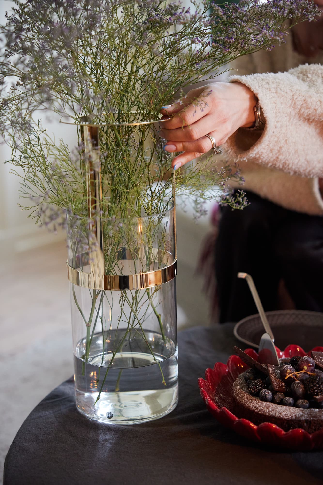 Hold Vase, Medium